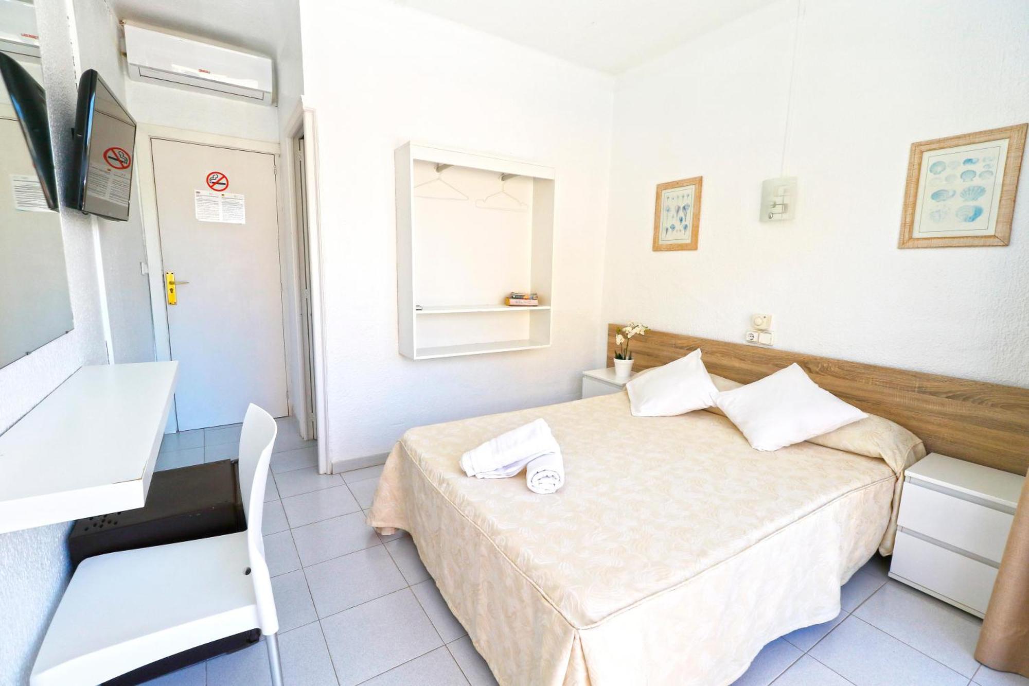 Hostel Hsr Gil (Adults Only) Palma Nova  Zewnętrze zdjęcie