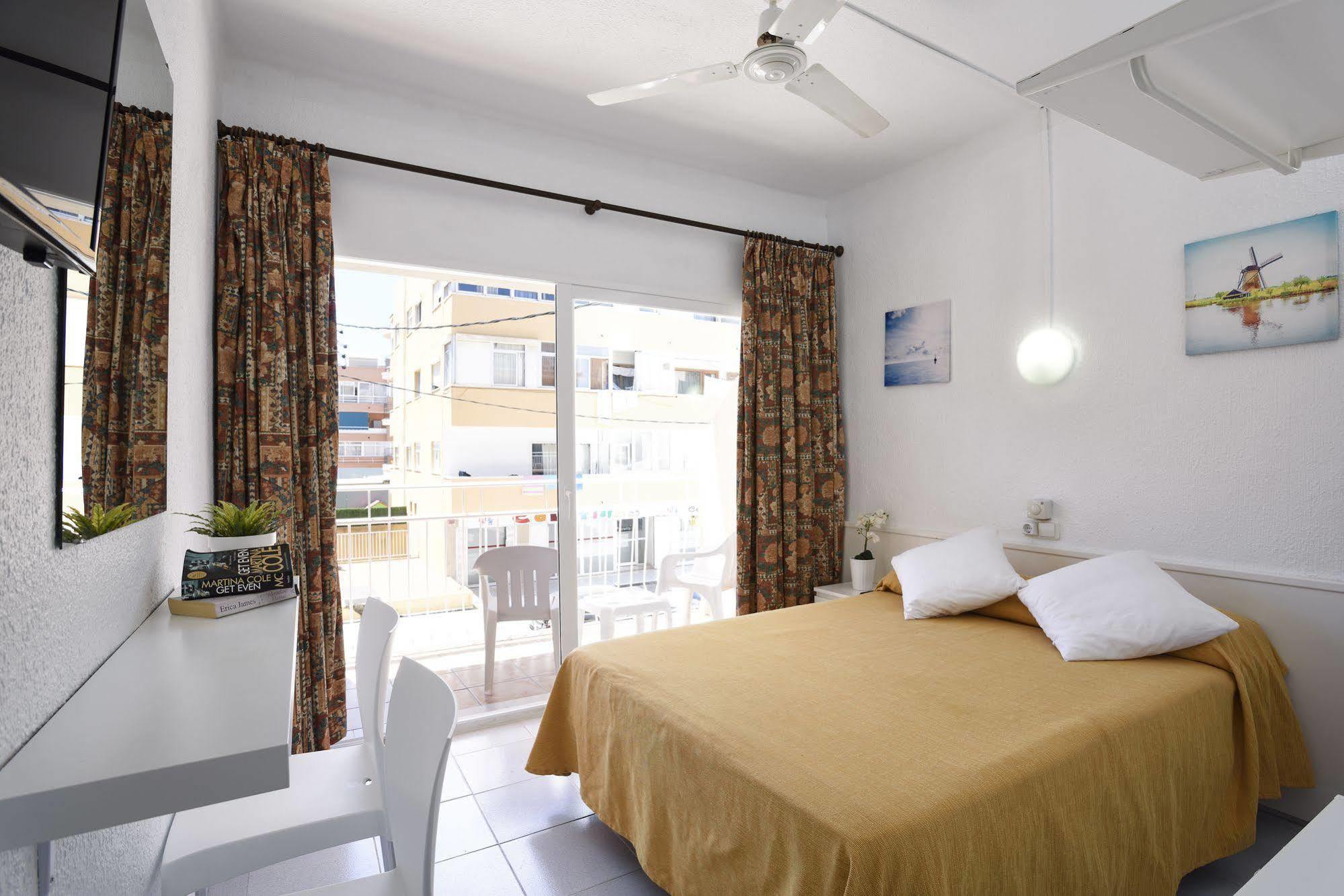 Hostel Hsr Gil (Adults Only) Palma Nova  Zewnętrze zdjęcie